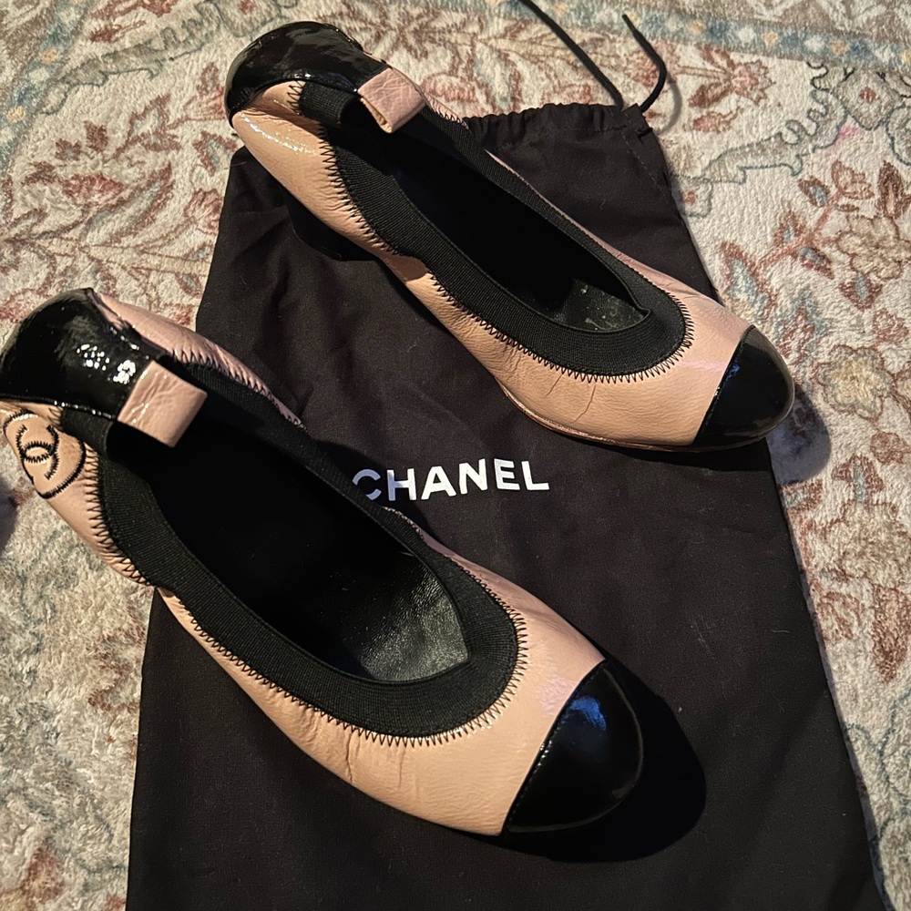 CHANEL ballet heels